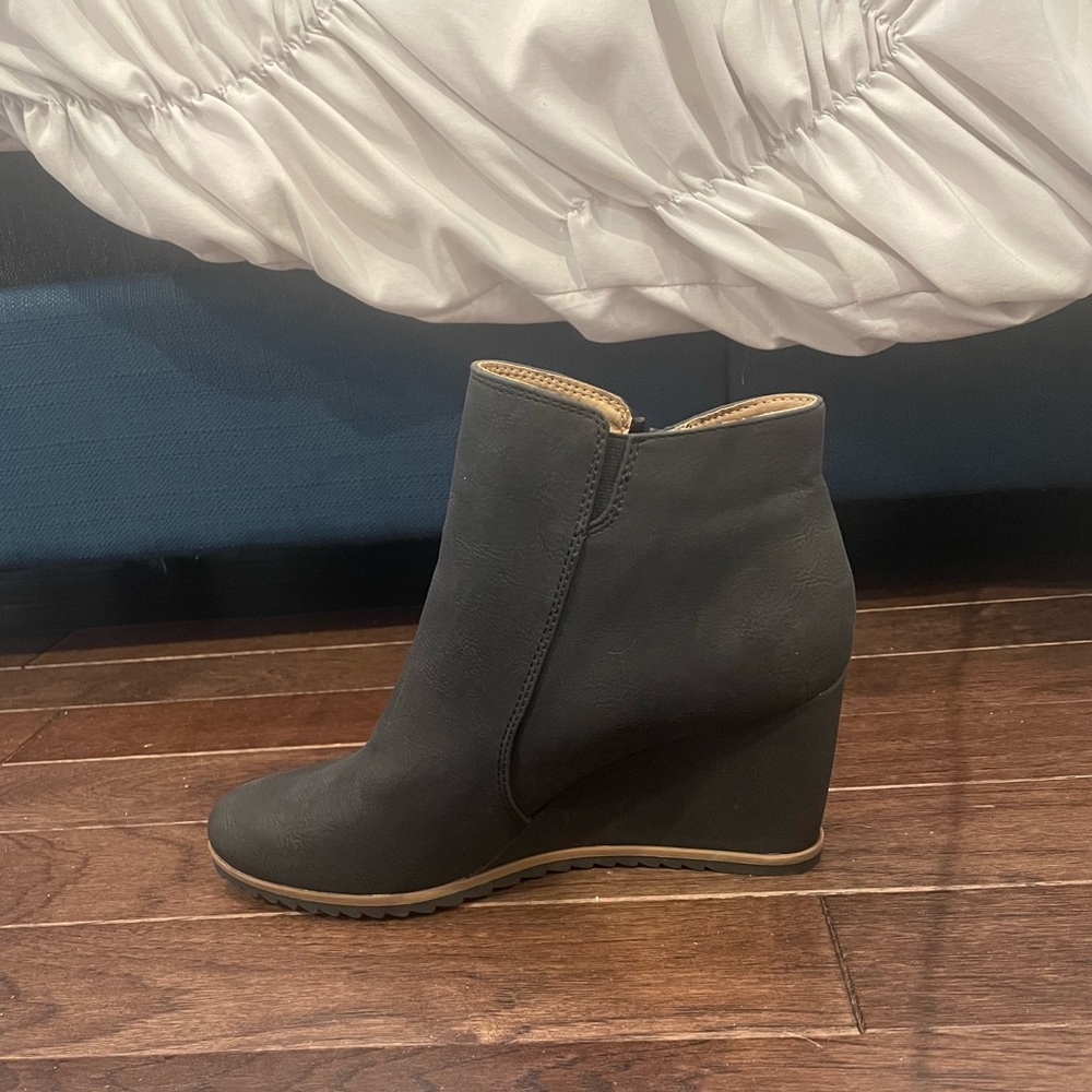 SOUL Naturalizer black booties